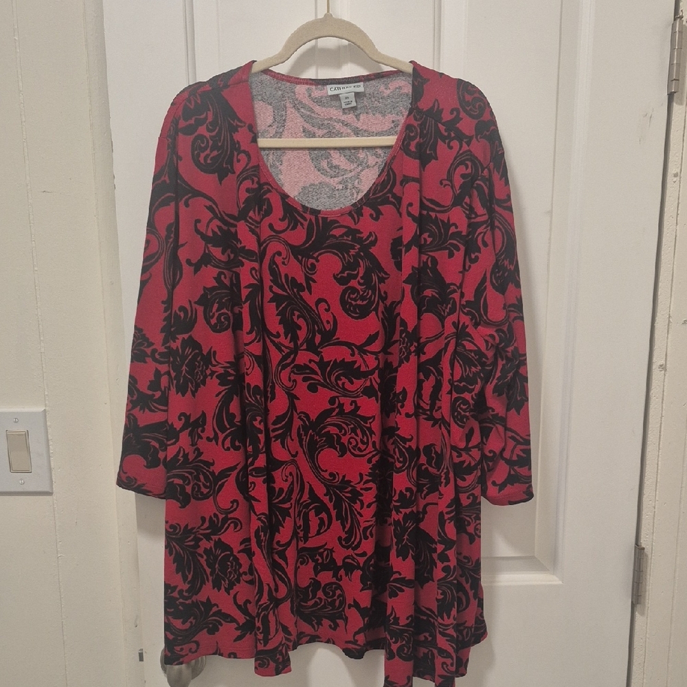 Women's Black and Red Patterned Top Size 2xl